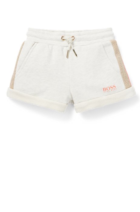 Shorts para niños en felpa de rizo de algodón con rayas laterales, Gris claro