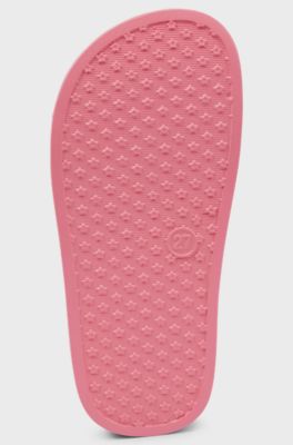 Kids' slides with stripe and 3D logo, Pink