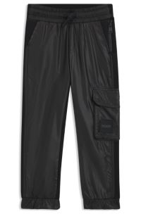Kids-Jogginghose aus Baumwoll-Mix mit Logo-Cargotasche, Schwarz