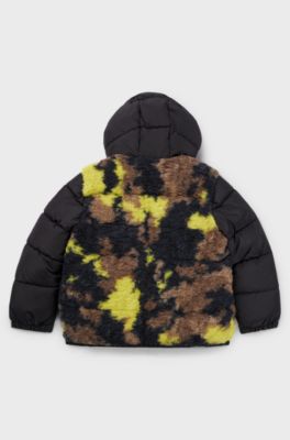 Kids-Kapuzenjacke mit Sherpa-Material mit Camouflage-Muster auf der R&uuml;ckseite, Schwarz