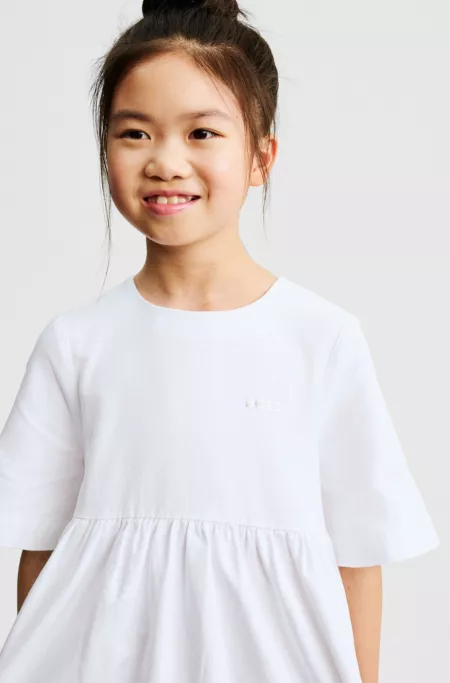 Robe à rayures emblématiques, manches raccourcies et logo pour enfant