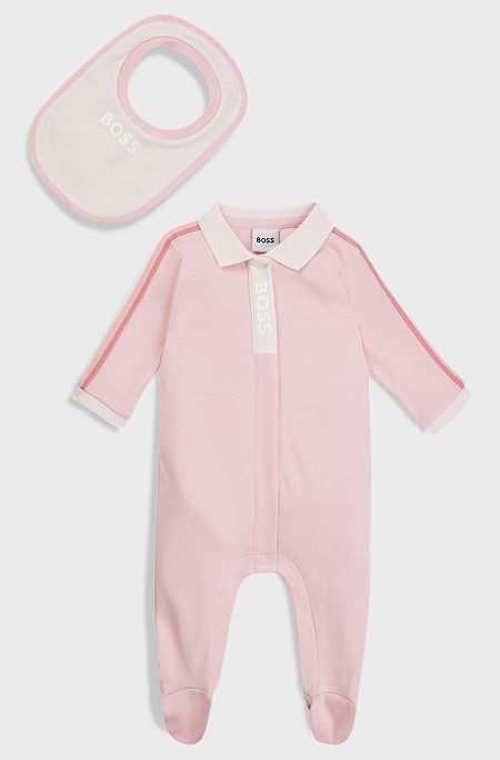 Gift-boxed sleepsuit and bib set for babies, light pink