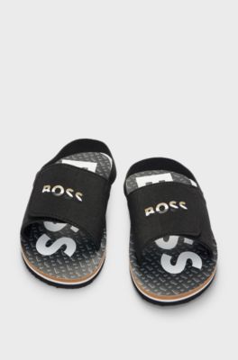 Chanclas para ni&ntilde;os con tira en el tobillo y detalle de la marca, Negro