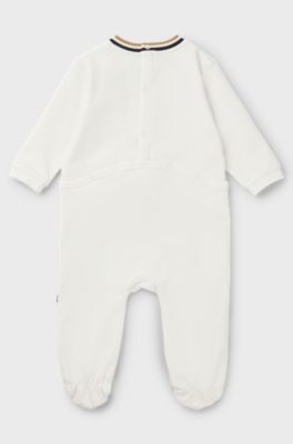 Gift-boxed sleepsuit and hat set for babies, White