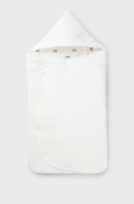 Baby nest in cotton with red-panda artwork, White