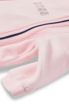 Baby sleepsuit in cotton-blend velvet with logo print, light pink