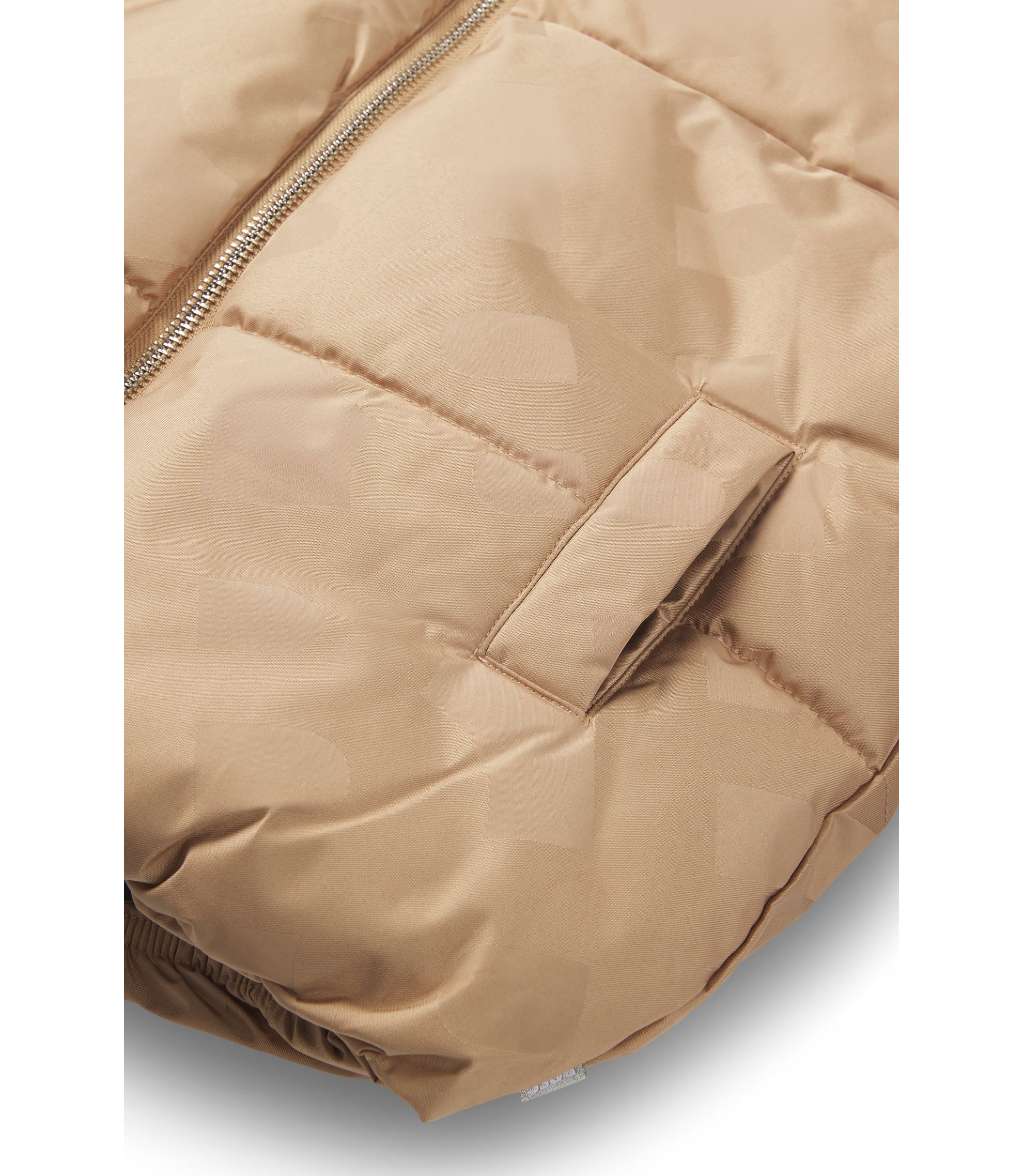 hbeuJ51095_223_250?wid=1980&