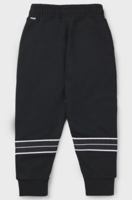 Tracksuit-byxor f&ouml;r barn med tapered fit och fiskbensm&ouml;nstrade detaljer, Svart