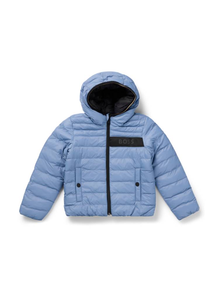 Artikel klicken und genauer betrachten! - Vielseitig kombinierbare BOSS Jacke für Kinder. Das wendbare Design mit Kapuze, Füllung und wasserabweisendem Finish ist auf beiden Seiten mit Logo-Details versehen. | im Online Shop kaufen