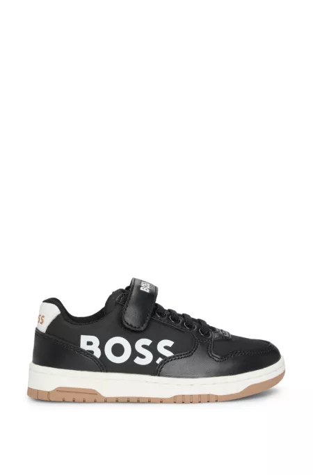 Kids-Sneakers aus verschiedenen Materialien mit Logo-Details