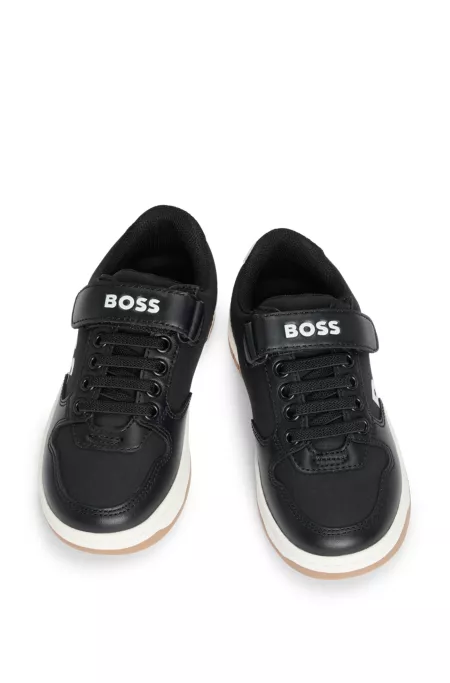 Kids-Sneakers aus verschiedenen Materialien mit Logo-Details
