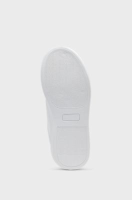 Barnsneakers i l&auml;der med tryckt logga, Vit