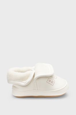 Baby slippers in soft leather with logo print, Natural