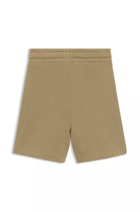 Shorts para niños de forro polar con etiqueta con logo