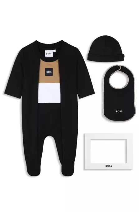 Ensemble trois pièces pour bébé avec boîte cadeau