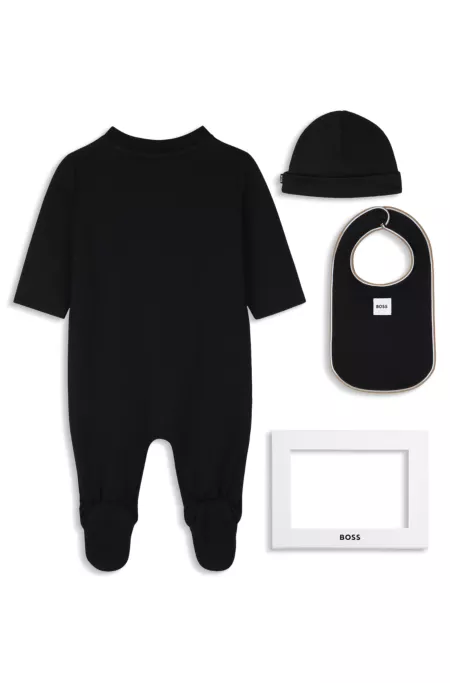 Ensemble trois pièces pour bébé avec boîte cadeau