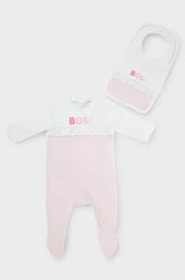 Gift-boxed set of baby sleepsuit and bib, light pink