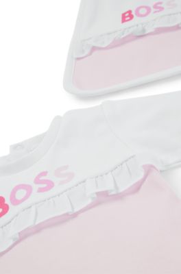 Gift-boxed set of baby sleepsuit and bib, light pink