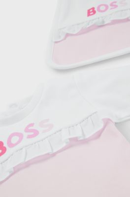 Gift-boxed set of baby sleepsuit and bib, light pink