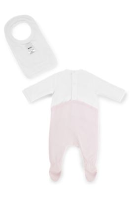 Gift-boxed set of baby sleepsuit and bib, light pink