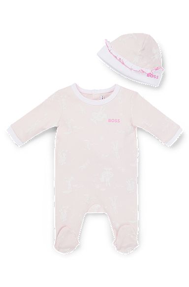 Gift-boxed sleepsuit and hat for babies, light pink