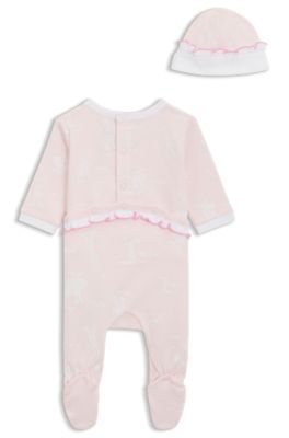 Gift-boxed sleepsuit and hat for babies, light pink
