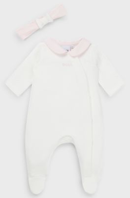 Gift-boxed sleepsuit and headband for babies, White