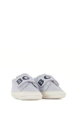 Gift-boxed blue-leather baby slippers with touch closure, Light Blue