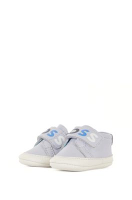 Gift-boxed blue-leather baby slippers with touch closure, Light Blue