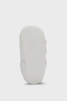 Gift-boxed leather trainers for babies, White