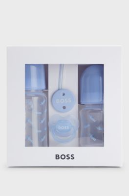 Coffret cadeau comprenant des biberons, une t&eacute;tine et une pince pour b&eacute;b&eacute;, bleu clair