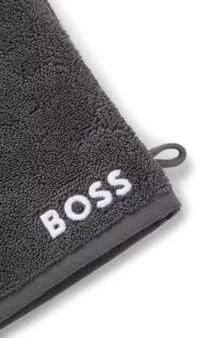 Cotton wash mitt with contrast embroidered logo