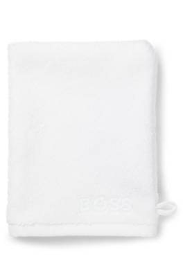 Cotton wash mitt with contrast embroidered logo 1