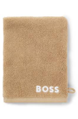 Cotton wash mitt with contrast embroidered logo 1