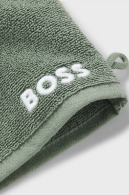 Cotton wash mitt with contrast embroidered logo, Green