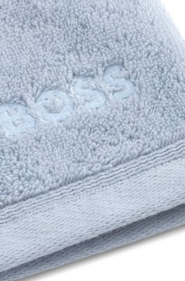 Cotton wash mitt with embroidered logo 2