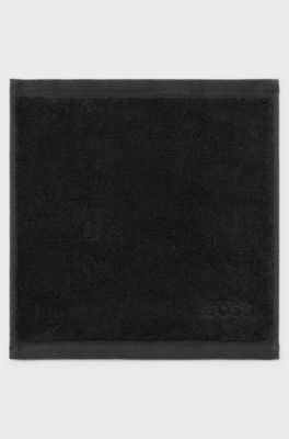 Serviette de toilette en coton noire avec logo brod&eacute;, Noir