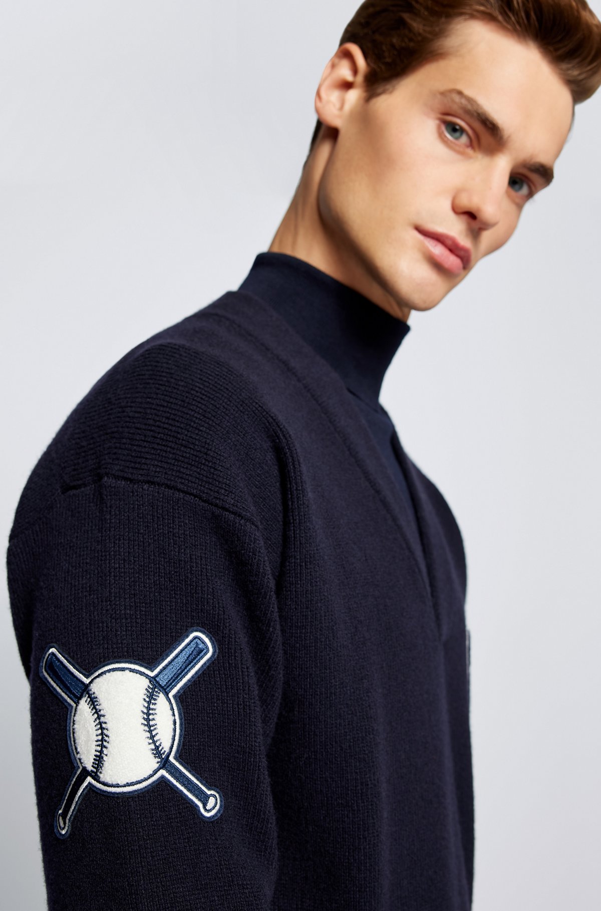 V-neck sweater in virgin wool with exclusive logo, Dark Blue