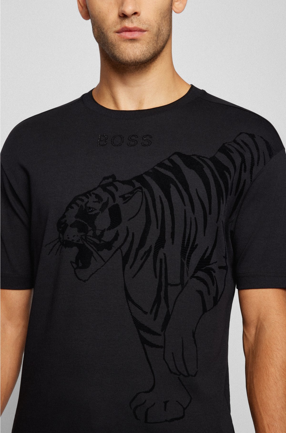 BOSS Camiseta de algodón orgánico con gráfico de tigre y logo de estrás