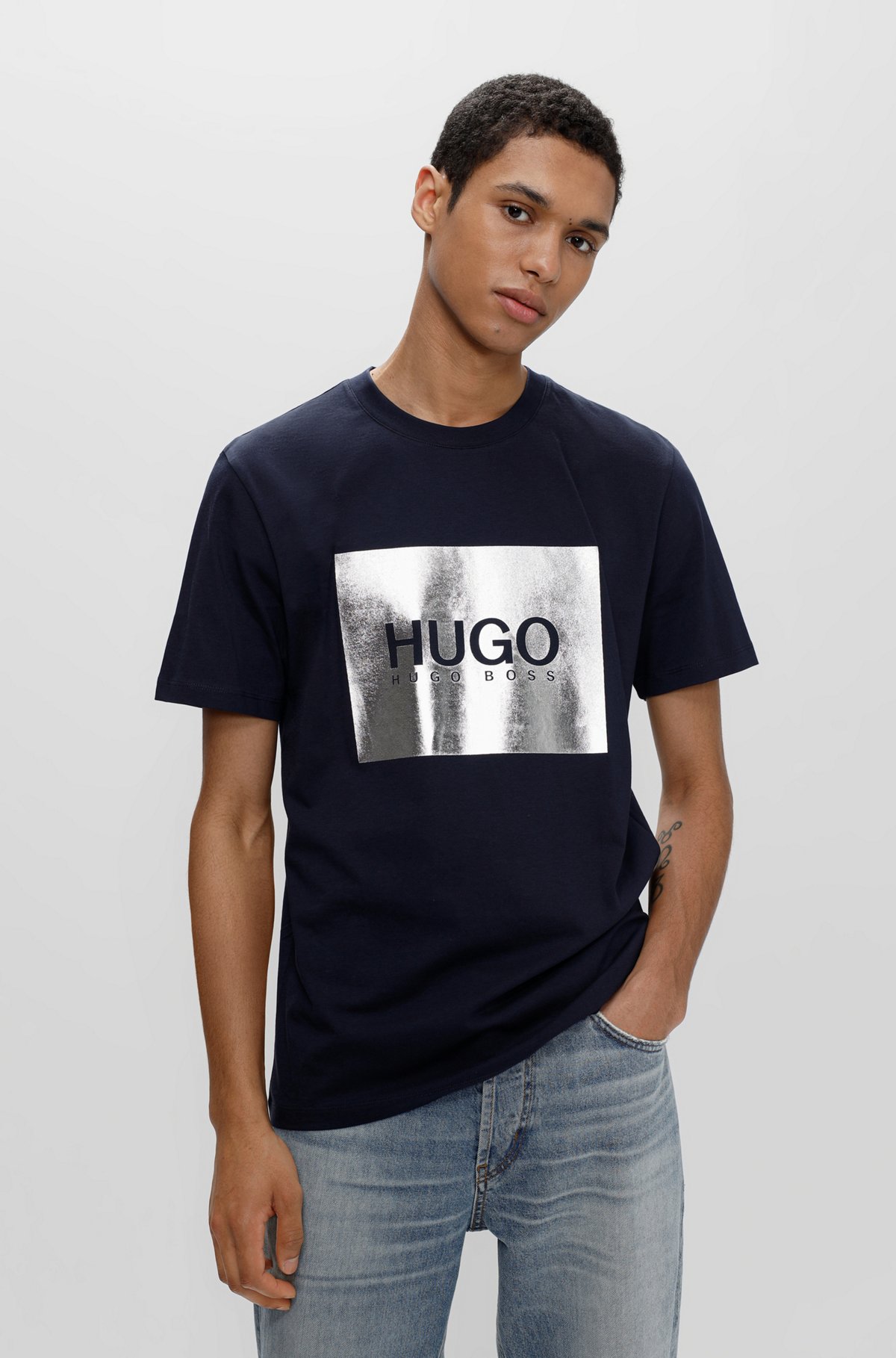 Купить футболку hugo. Футболка Хуго. Хуго футболка мужская. Футболка Hugo 2023. Футболка Hugo Boss мужская черная с красной вышивкой.