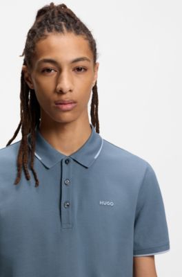 Polo slim fit de algod&oacute;n el&aacute;stico con ribetes en contraste, Celeste