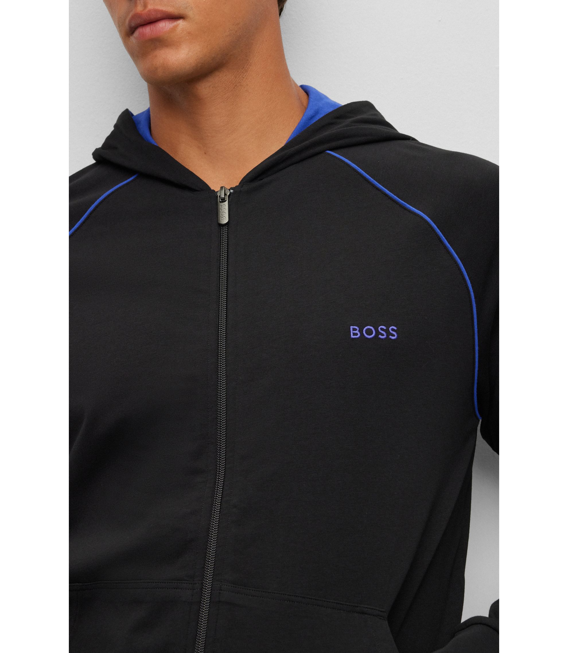 KEN0515 BOSS ブラック トレーナー ロゴ入り KEN0515 BOSS ブラック トレーナー ロゴ入り 2025年最新】boss