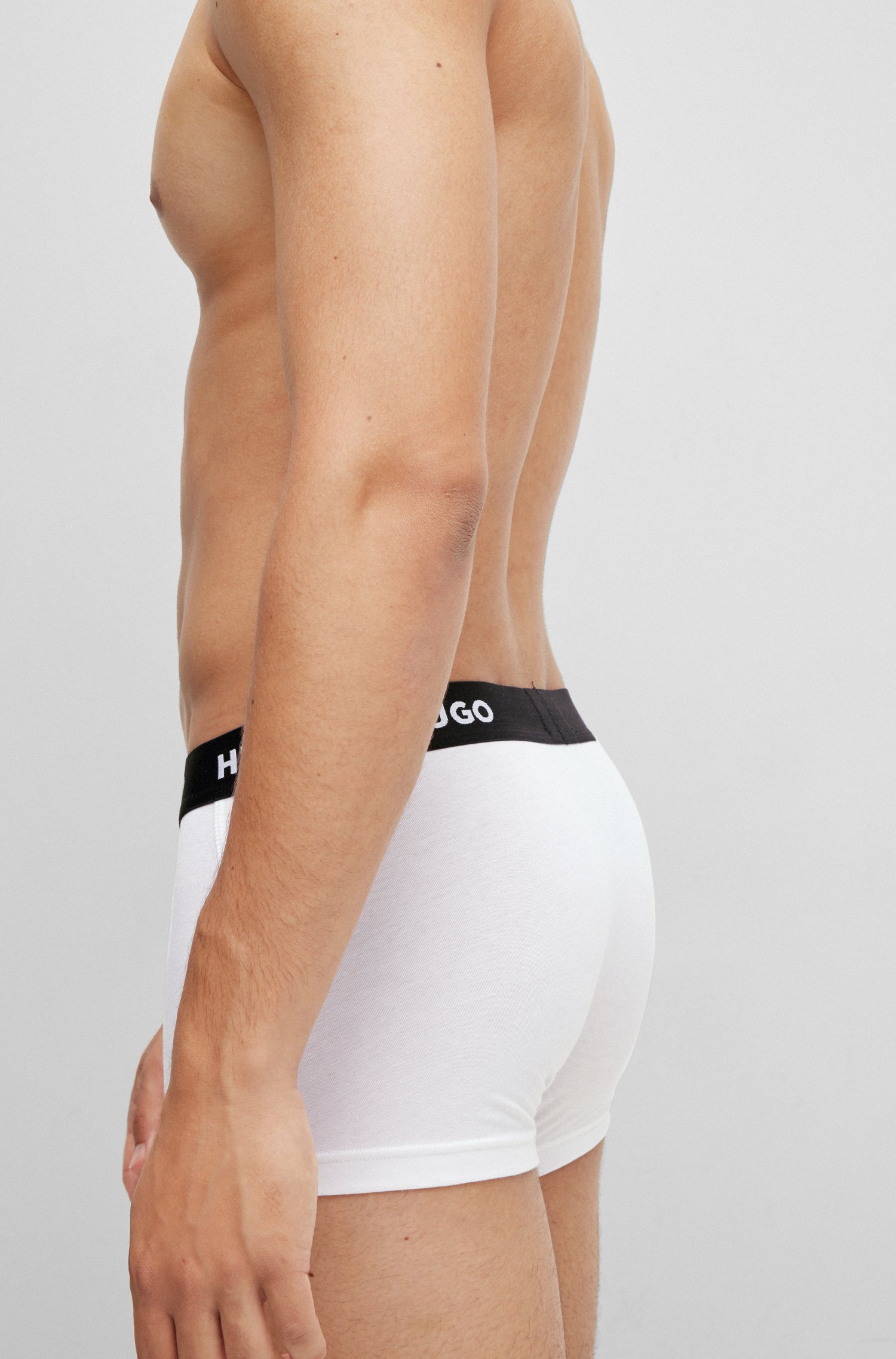 Paquete de tres calzoncillos algodón elástico con logos en la cintura