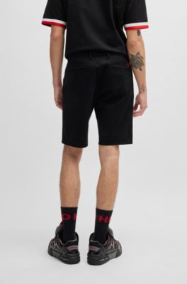 Shorts chinos slim fit de tejido de gabardina de algod&oacute;n el&aacute;stico, Negro