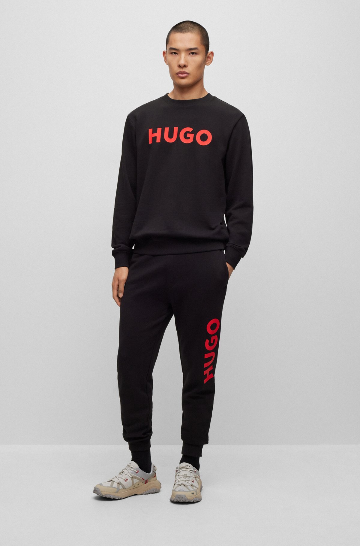 Cuffed tracksuit bottoms in French terry with contrast logo, Black