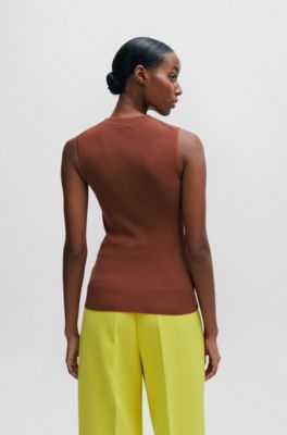 Top de punto de canal&eacute; con cuello caja, Marr&oacute;n