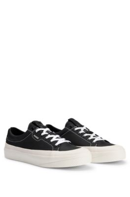 HUGO Lowtop rubberbumper trainers with red logo label