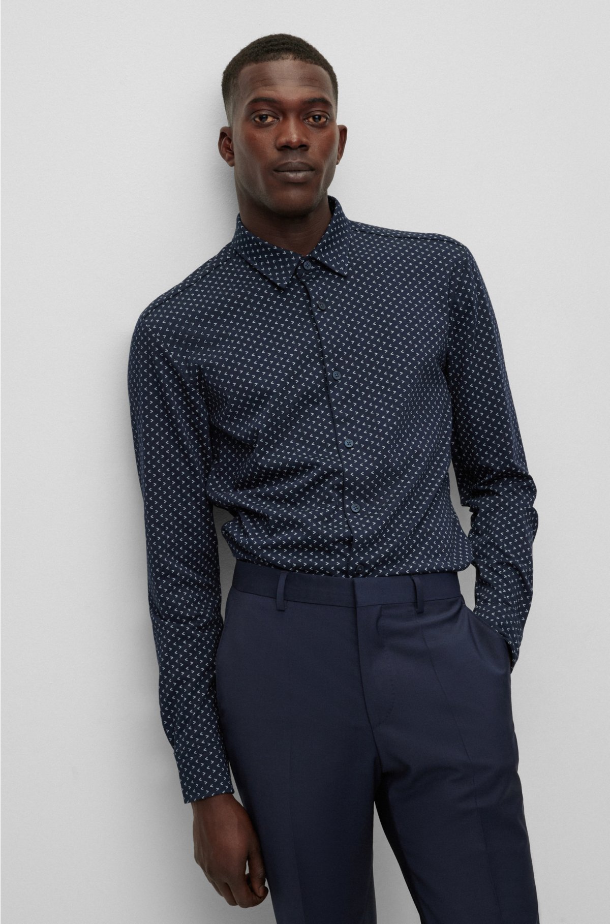 Louis Vuitton 2022 Stripe Accent Monogram T-Shirt - Black Tops