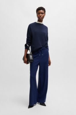 Pull &agrave; col rond en maille stretch, bleu clair