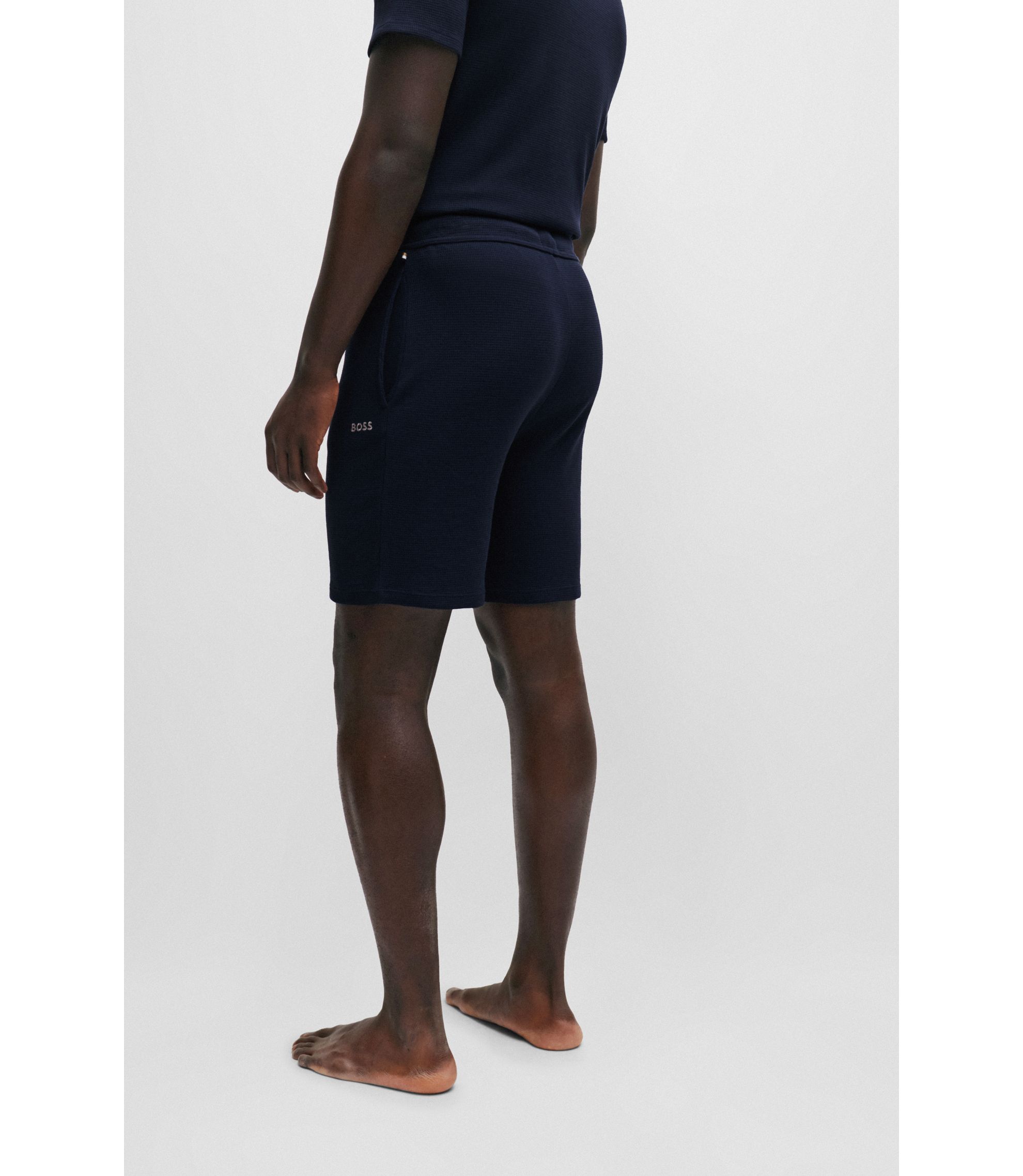 hbna50480828_403_360?wid=1980&